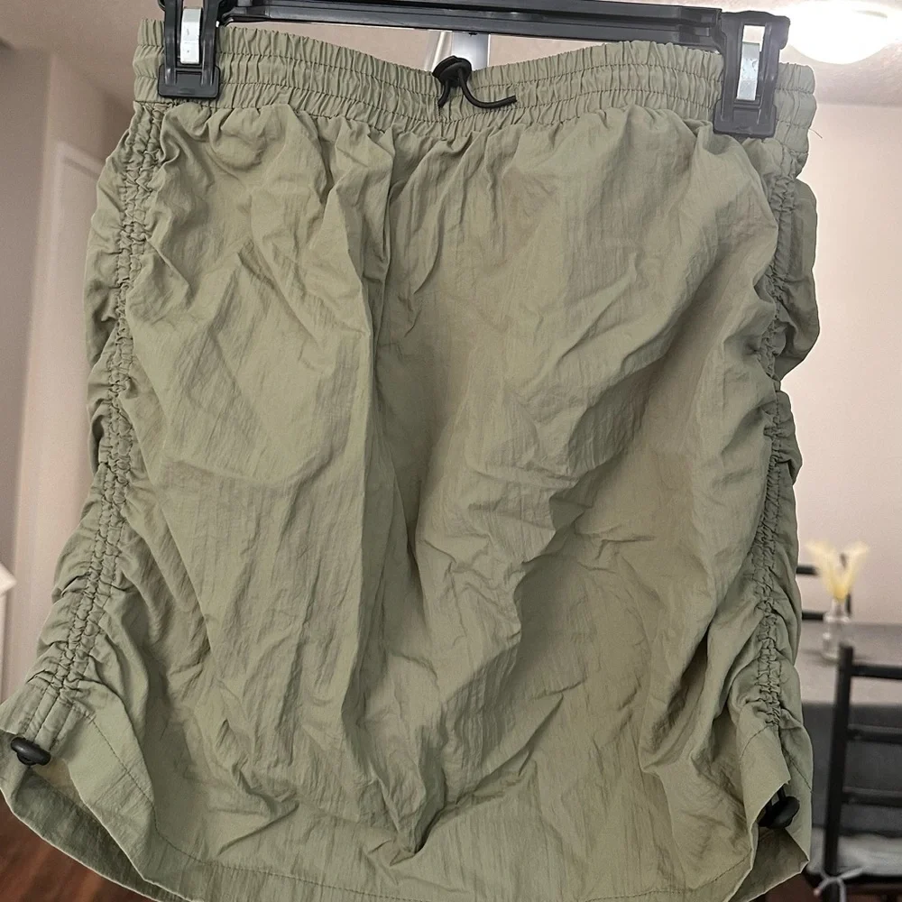 3 Drawstring mini skirts - Picture 2 of 13